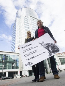 Protest in front of World Bank Country Unit in Vienna. Representatives of Riverwatch (Cornelia Wieser and Ulrich Eichelmann) hand over 77,930 signatures against the planned funding of a hydroelectric dam in the Mavrovo National Park in Macedonia. © Martin Juen