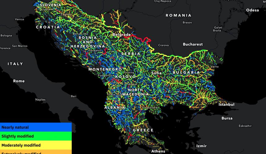 This map shows the hydromorphological status of 83,824 km of rivers across 11 Balkan countries. Blue and green indicate near-natural and slightly modified rivers; yellow to red show moderate to severe modifications, with red marking impoundments. © Ulrich Schwarz, Fluvius Vienna