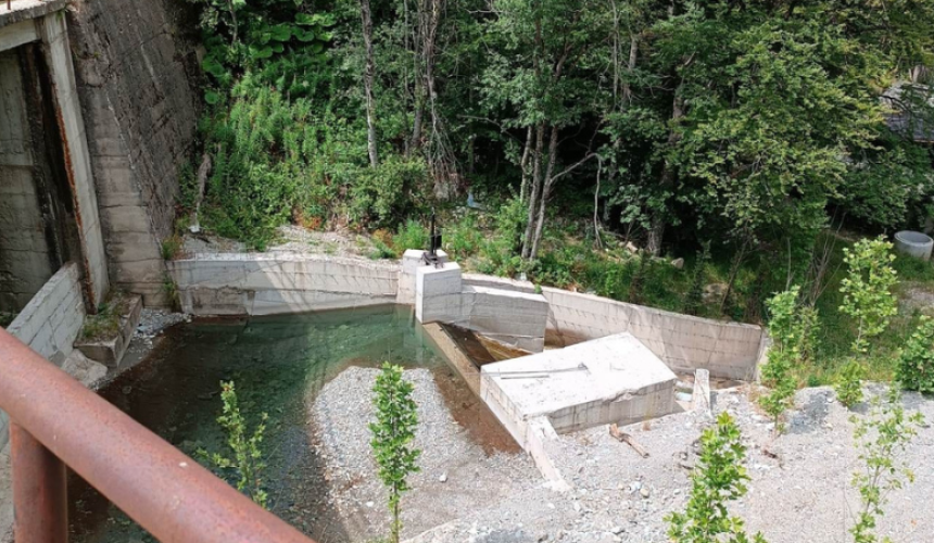 Wasserkraftwerk an einem Bach im Nationalpark Sharr Mountains © Rinon Arifi
