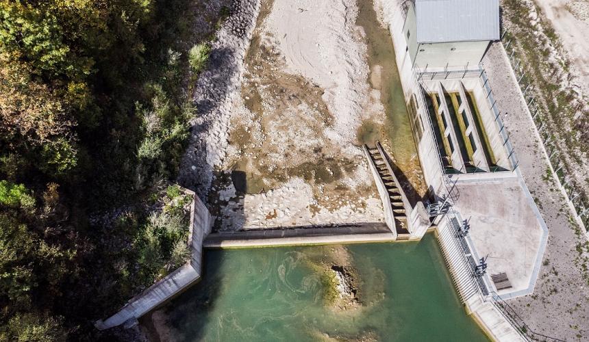 The Ugar in Bosnia-Herzegovina was a pristine mountain river where large Huchen spawned every spring. Now, two Kelag power plants drain most of the water and the Huchen are gone. © Amel Emric