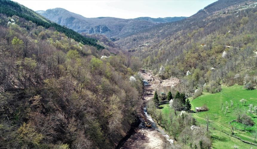 Baustelle am Fluss Bjelava © Robert Oroz