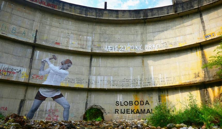 Stop the Dams! Participants of the Summit call upon EU and Heads of State to stop funding hydropower. (Photo: Mural on Idbar Dam, close to Konjic) © Dinno Kasalo