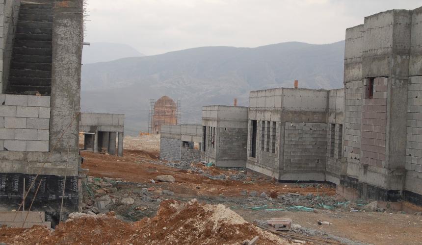 Die neue Wohnanlage ist noch immer im Bau (Feb 2018) © Hasankeyf Matters