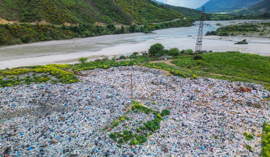 Tepelena Municipality waste dump ‘Majkosh’ © Joshua.D.Lim