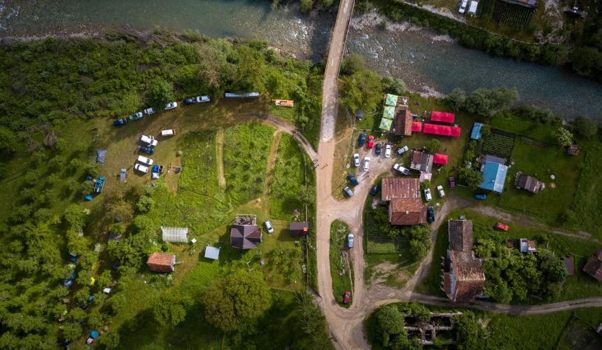 Kamp in Ulog aus der Luft © Vladimir Tadic