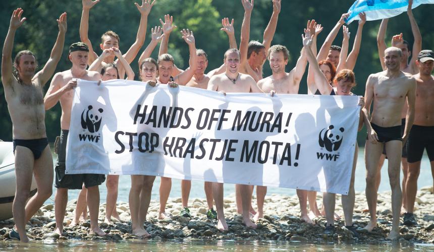 Andreja Slameršek  at the Mura river © Boštjan Flegar, Bluecam studio