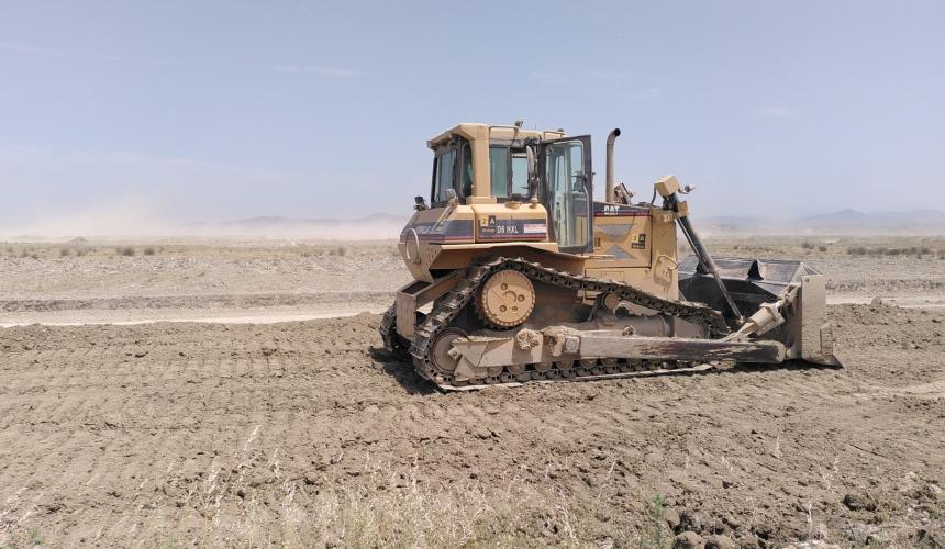 Construction work in the Narta lagoon has been going on since last summer. The Albanian government wants to create facts, although the construction of the airport is highly controversial. © Gabriel Schwaderer