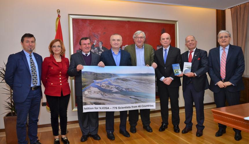 Albanian president Ilir Meta welcomes a delegation of scientists and accepts their petition against the damming of the Vjosa, signed by 776 Albanian and international scientists. In addition, the petition was handed to the Head of Parliament, Vice Minister of Infrastructure and Energy and the ombudsman in Tirana. © Official photos from Albanian Presidency