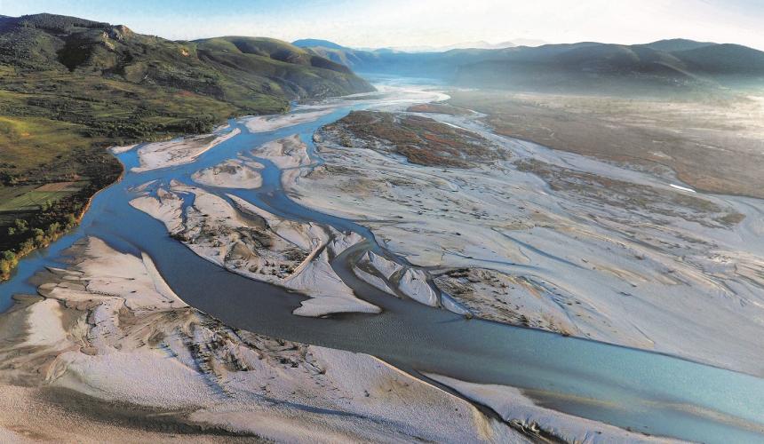 Die Vjosa ist der letzte große Wildfluss Europas außerhalb Russlands. Allein an diesem Flussabschnitt fanden Wissenschaftler im April innerhalb von nur einer Woche 132 Tierarten © Gregor Šubic