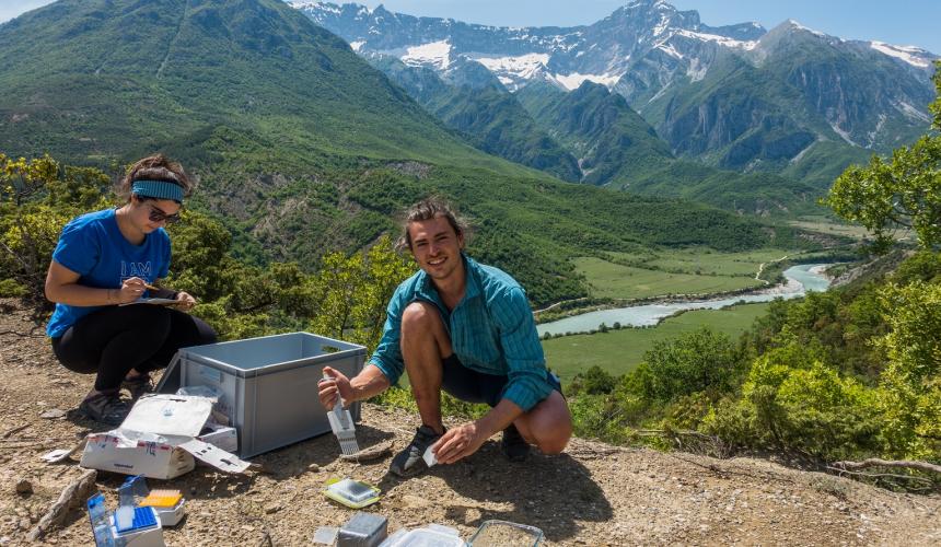 Nature lab with a view: isn’t this a nice spot for stopping an enzyme incubation experiment? © Thuile-Bistarelli