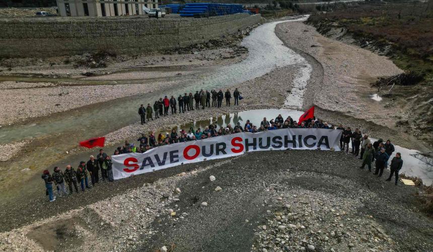 150 people, including the mayors of 12 municipalities in the Shushica Valley, protested today against the diversion of water from the Vjosa National Park © Josh David Lim 