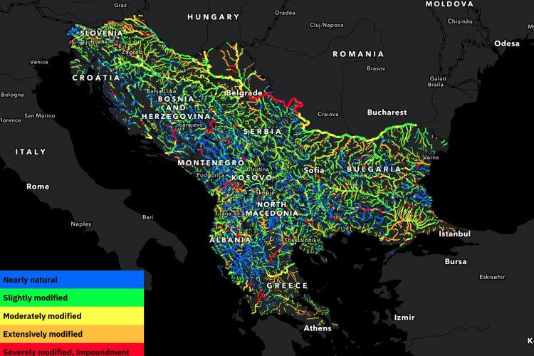 This map shows the hydromorphological status of 83,824 km of rivers across 11 Balkan countries. Blue and green indicate near-natural and slightly modified rivers; yellow to red show moderate to severe modifications, with red marking impoundments. © Ulrich Schwarz, Fluvius Vienna