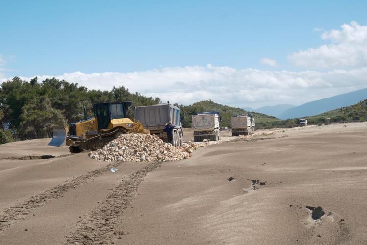 This is what it looked like just a few weeks ago: a number of lorries had delivered building materials and the first areas of ecological value had already been destroyed. © PPNEA