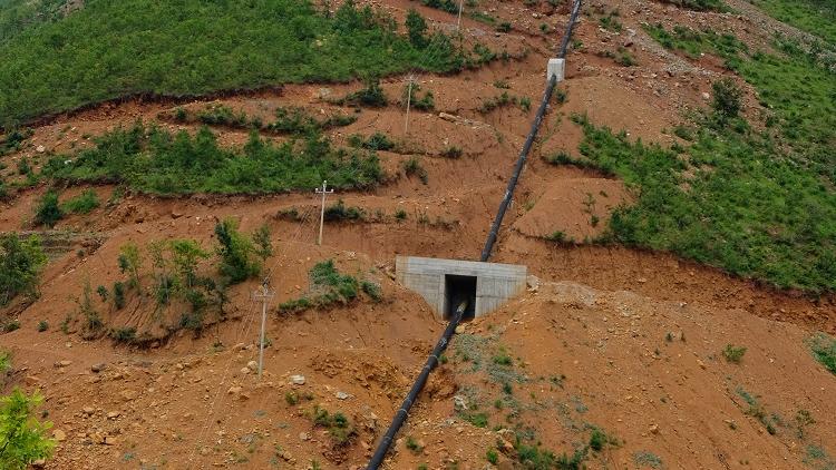 A hill with a water pipe of the Ternove hydropower project. They show how the construction is completely inadequate to avoid landslides. © Petr Hlobil