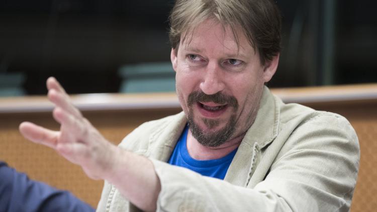 Thomas Waitz, Europa-Abgeordneter der Grünen, lud Politiker, Flussschützer und Medienvertreter nach Brüssel ins EU-Parlament. © Jason Alden/Patagonia