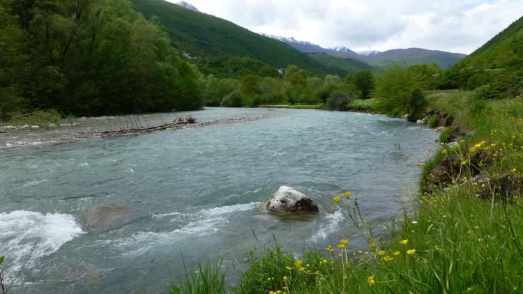 Hoffnung für den Mavrovo Nationalpark. Der Fluss Radika darf weiterhin frei fließen.© Theresa Schiller/ EuroNatur