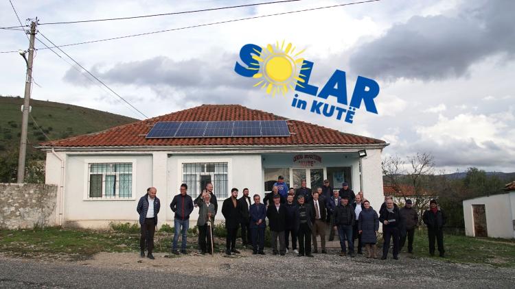 Solaranlage in Kutë installiert © Christiane Schmidt