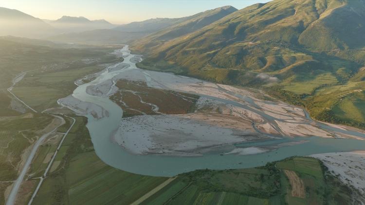 The Vjosa is one of the last free wild rivers of Europe outside Russia. The European Parliament demands her protection. © Gregor Subic