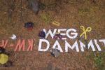 Final preparations of the WEG DAMMIT (Remove dams) letters before the start  ©Riverwatch 