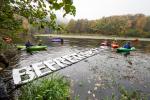 The floating letters are released carefully to water and handed over the kajakers © Peter Faschingleitner