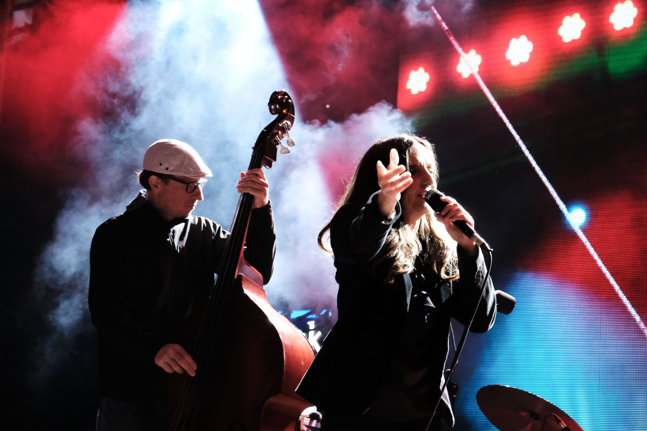 Die fantastische Tamara Obrovac (Kroatien) eröffnete das Konzert zur Rettung der Flüsse. © Nick St. Oegger