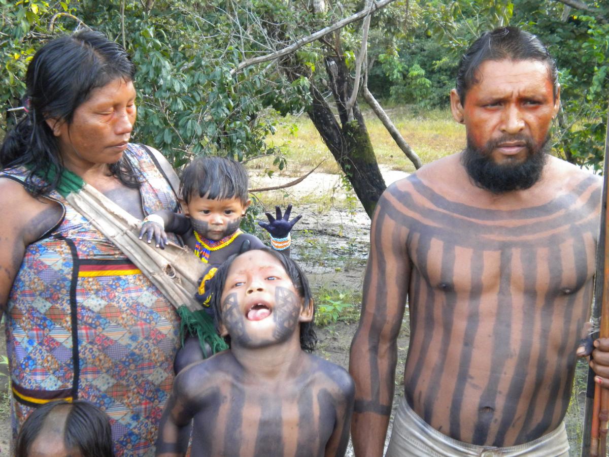 Familie der Xikrin-Kayapo: Sie wehrten sich gegen den Belo Monte Staudamm. Leider ohne Erfolg. ©  Ulrich Eichelmann